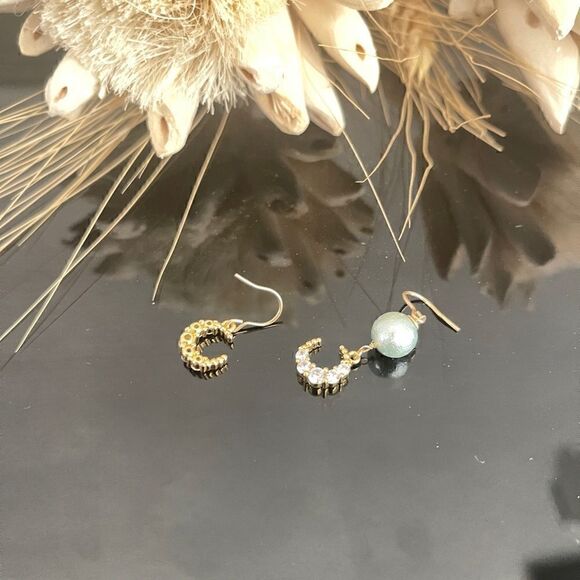14k filled marked moon earrings - Picture 2 of 2